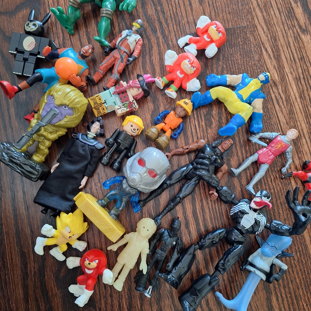 Assorted Action Figures Set - Picture 7 of 9